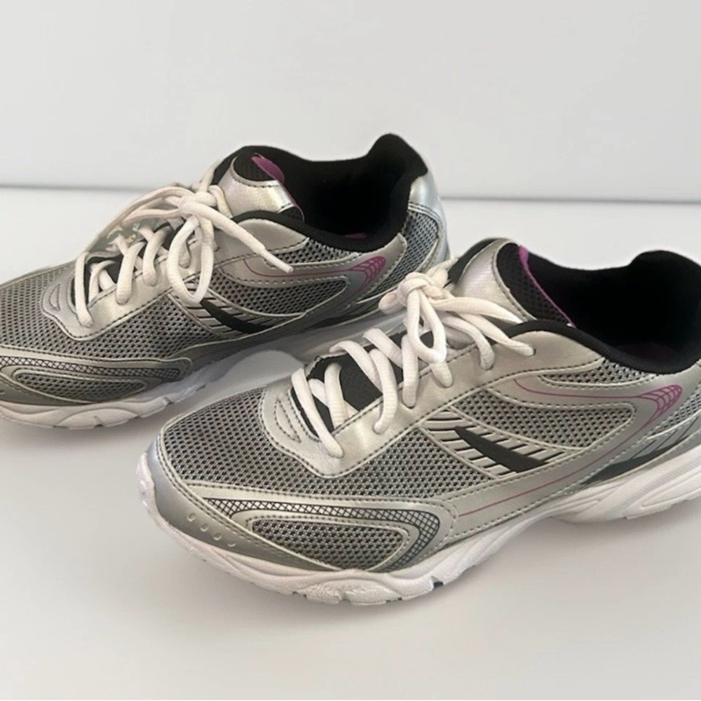 Women’s  Shoes Gray Mesh Athletic Sneakers Size 8.5